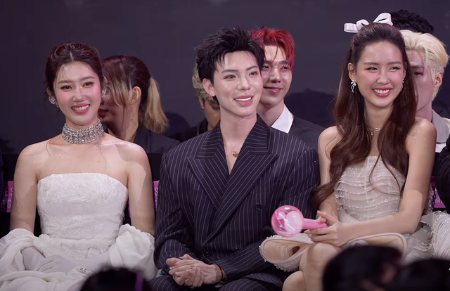 Mỹ nhân “đẹp điên đảo”, át cả 29 Em Xinh trong đêm Chung kết, cam lia tới đâu sốc visual tới đó!- Ảnh 1.
