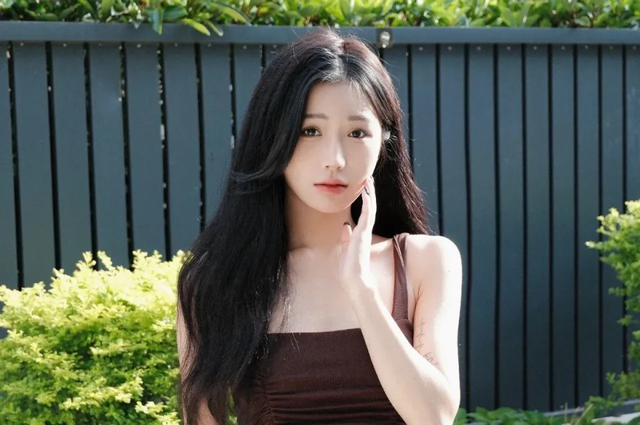 Sở hữu gần 400 tỷ, rình mò suốt 7 ngày, nam thanh niên khiến nữ streamer "chạy mất dép" vì sợ hãi- Ảnh 1. Sở hữu gần 400 tỷ, rình mò suốt 7 ngày, nam thanh niên khiến nữ streamer "chạy mất dép" vì sợ hãi- Ảnh 1.