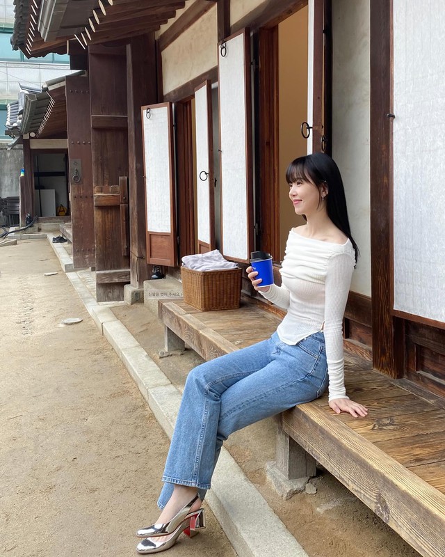 "Kỳ phùng địch thủ" của Yoona: 36 tuổi mà trẻ trung như 26, style thường ngày rất xinh tươi- Ảnh 13.