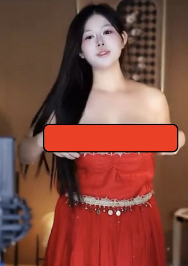 Hết mình vì quà donate, nữ streamer nhảy quá sung, mất kênh sau pha "cống hiến" quá đà!- Ảnh 2. Hết mình vì quà donate, nữ streamer nhảy quá sung, mất kênh sau pha "cống hiến" quá đà!- Ảnh 2.
