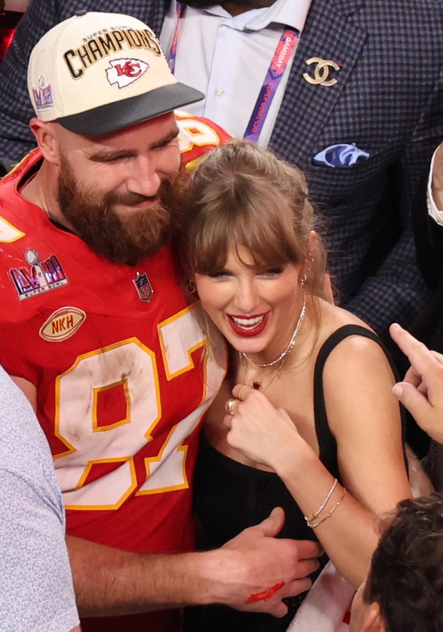 Ảnh: Toàn bộ dòng thời gian hẹn hò lãng mạn của Taylor Swift và Travis Kelce trước màn đính hôn bùng nổ cõi mạng- Ảnh 24.
