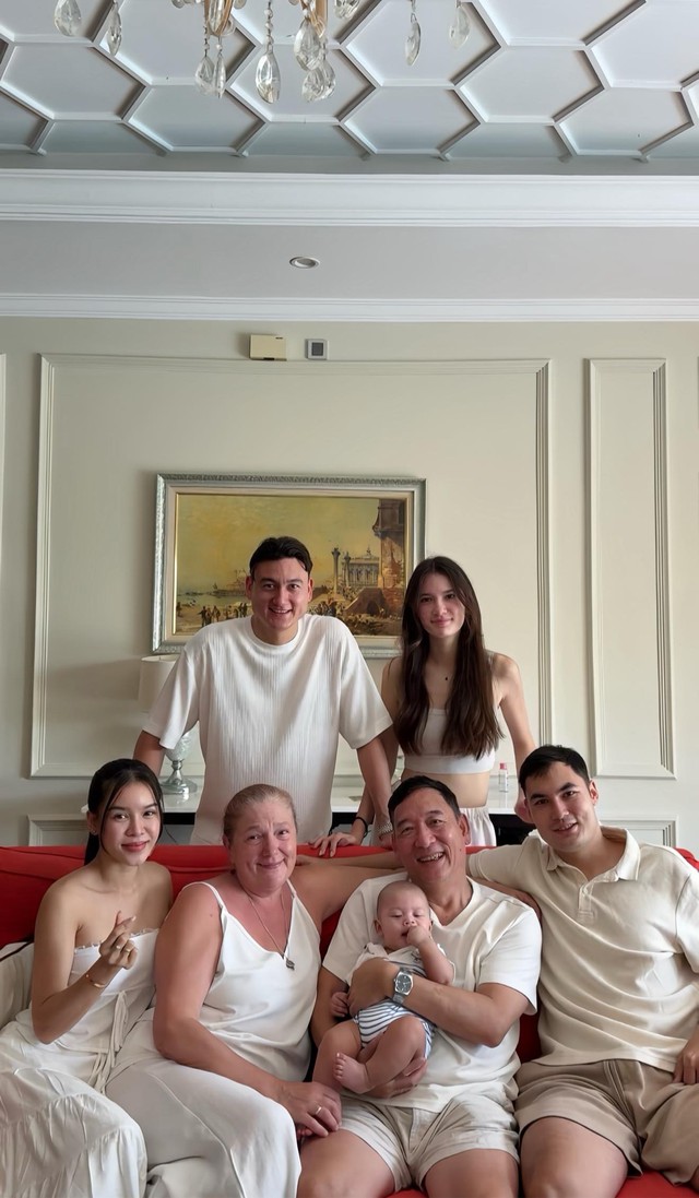 Thủ môn Lâm Tây tặng đồng hồ kim cương trăm triệu cho nàng WAG nóng bỏng nhất làng bóng đá- Ảnh 6.