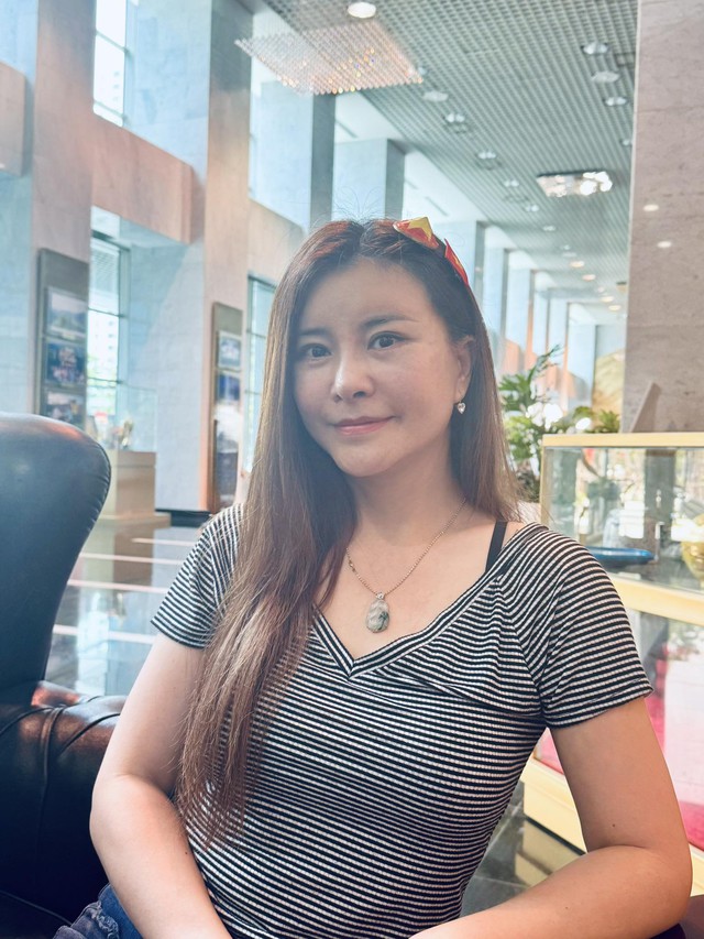 Diễn viên Kim Oanh để lộ chiếc cằm dài ngoằng lạ lẫm hậu "dao kéo"- Ảnh 2. Diễn viên Kim Oanh để lộ chiếc cằm dài ngoằng lạ lẫm hậu "dao kéo"- Ảnh 2.