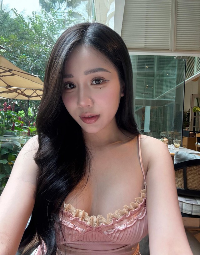 Cuộc sống như mơ của "phú bà" làng game Yogurt dạo gần đây, đều đặn khoe body "cực phẩm", gợi cảm "đốt mắt" người xem!- Ảnh 8.