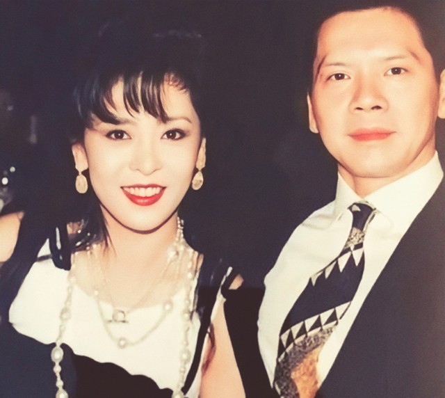 “Phú bà” showbiz tuyên bố nuôi vợ cũ của chồng cả đời, chủ động tăng tiền cấp dưỡng gấp 20 lần- Ảnh 4. “Phú bà” showbiz tuyên bố nuôi vợ cũ của chồng cả đời, chủ động tăng tiền cấp dưỡng gấp 20 lần- Ảnh 4.