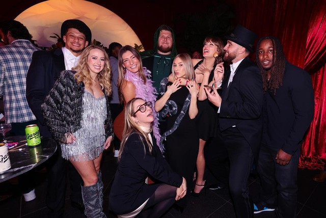 Ảnh: Toàn bộ dòng thời gian hẹn hò lãng mạn của Taylor Swift và Travis Kelce trước màn đính hôn bùng nổ cõi mạng- Ảnh 31.