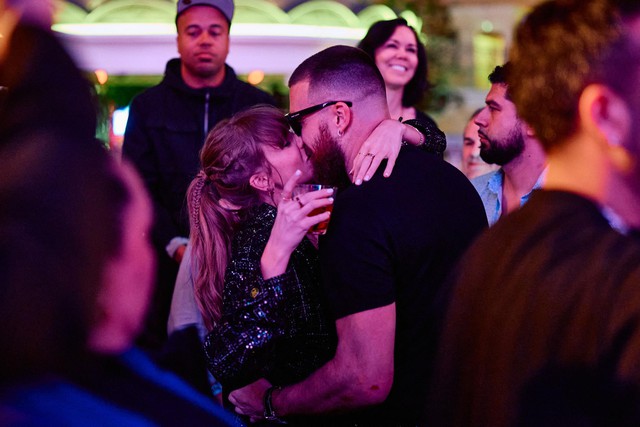 Ảnh: Toàn bộ dòng thời gian hẹn hò lãng mạn của Taylor Swift và Travis Kelce trước màn đính hôn bùng nổ cõi mạng- Ảnh 25.