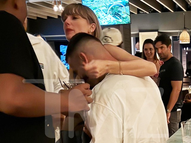 Ảnh: Toàn bộ dòng thời gian hẹn hò lãng mạn của Taylor Swift và Travis Kelce trước màn đính hôn bùng nổ cõi mạng- Ảnh 8.