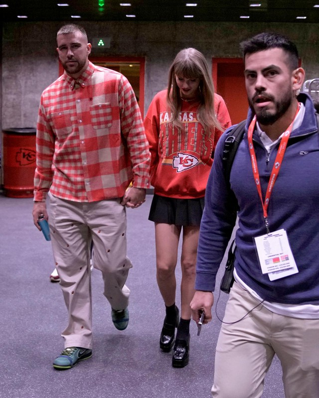 Ảnh: Toàn bộ dòng thời gian hẹn hò lãng mạn của Taylor Swift và Travis Kelce trước màn đính hôn bùng nổ cõi mạng- Ảnh 19.