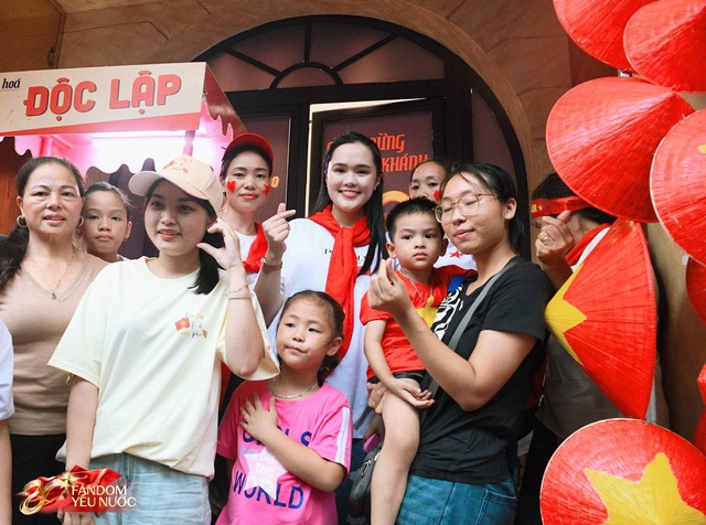 Vợ Duy Mạnh ra thông báo "sống còn" về "tạp hoá 0 đồng" dành cho bà con đi xem A80- Ảnh 2. Vợ Duy Mạnh ra thông báo "sống còn" về "tạp hoá 0 đồng" dành cho bà con đi xem A80- Ảnh 2.