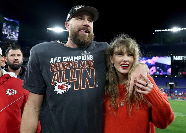 Travis Kelce - cầu thủ vừa đính hôn với Taylor Swift - là ai?- Ảnh 3.