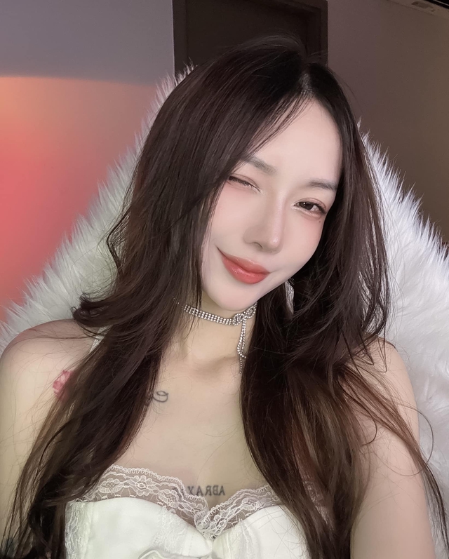 Nửa năm mới online, nữ streamer "rửa mắt" fan nam bằng loạt ảnh khoe vóc dáng, chứng minh phong độ vẫn "on top"- Ảnh 12. Nửa năm mới online, nữ streamer "rửa mắt" fan nam bằng loạt ảnh khoe vóc dáng, chứng minh phong độ vẫn "on top"- Ảnh 12.