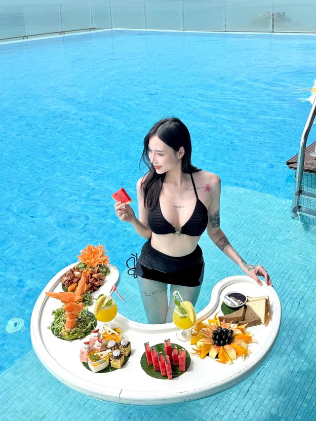 Nửa năm mới online, nữ streamer "rửa mắt" fan nam bằng loạt ảnh khoe vóc dáng, chứng minh phong độ vẫn "on top"- Ảnh 3. Nửa năm mới online, nữ streamer "rửa mắt" fan nam bằng loạt ảnh khoe vóc dáng, chứng minh phong độ vẫn "on top"- Ảnh 3.