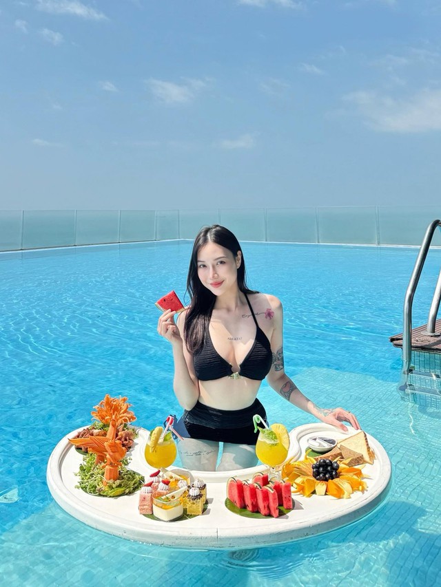 Nửa năm mới online, nữ streamer "rửa mắt" fan nam bằng loạt ảnh khoe vóc dáng, chứng minh phong độ vẫn "on top"- Ảnh 2. Nửa năm mới online, nữ streamer "rửa mắt" fan nam bằng loạt ảnh khoe vóc dáng, chứng minh phong độ vẫn "on top"- Ảnh 2.