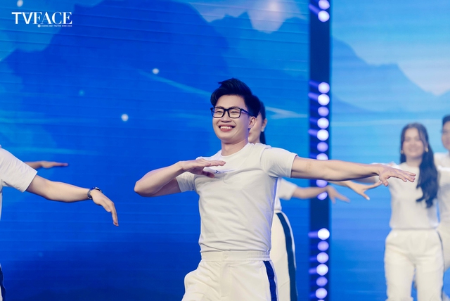 The TVFACE 2025: Thi MC nhưng vibe hoa hậu - nam vương, vừa đẹp vừa tài năng, ai xem cũng mê!- Ảnh 2.