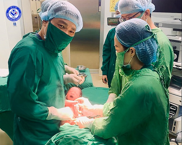 Bé gái chào đời từ phôi thai đông lạnh hơn 1 thập kỷ: Hành trình của người mẹ hẹn con từ 11 năm trước- Ảnh 2.