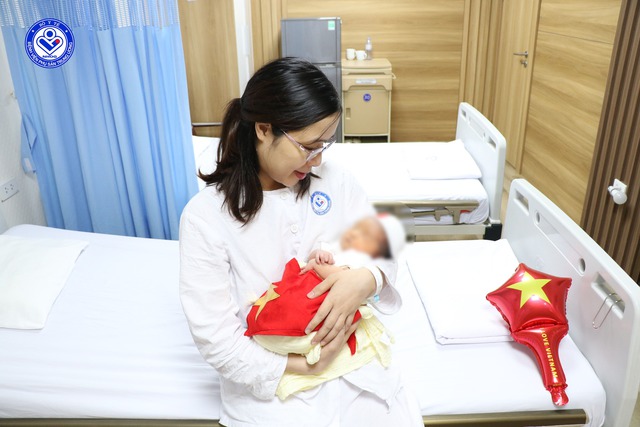 Bé gái chào đời từ phôi thai đông lạnh hơn 1 thập kỷ: Hành trình của người mẹ hẹn con từ 11 năm trước- Ảnh 3.