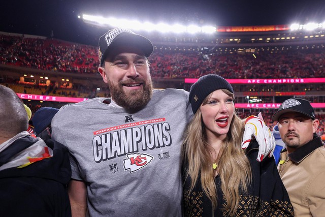 Tình sử Taylor Swift trước khi đính hôn với Travis Kelce: Yêu 9 người, lần nào chia tay cũng ồn ào- Ảnh 2. Tình sử Taylor Swift trước khi đính hôn với Travis Kelce: Yêu 9 người, lần nào chia tay cũng ồn ào- Ảnh 2.