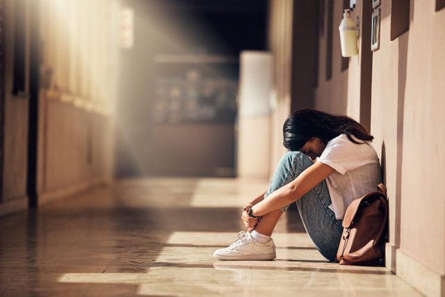Bức thư của cô gái 18 tuổi khiến hàng triệu người đau lòng: Trước khi sụp đổ, trẻ chờ cha mẹ làm 3 điều này- Ảnh 1.