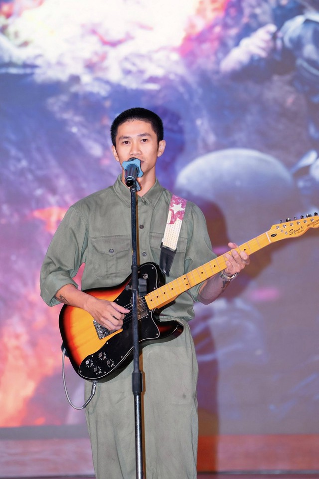 Ca sĩ số 1 của “concert quốc gia”: 2 ca khúc viral từ A50 đến A80, hát hay giọng ngọt cứ hát là bật khóc- Ảnh 3. Ca sĩ số 1 của “concert quốc gia”: 2 ca khúc viral từ A50 đến A80, hát hay giọng ngọt cứ hát là bật khóc- Ảnh 3.