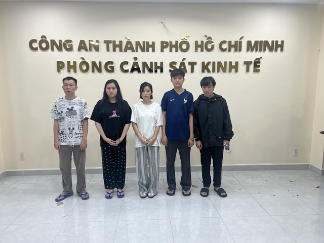 Bức ảnh nghiệt ngã: Người trao giải và người nhận giải Miss Audition 2006 đều vướng lao lý- Ảnh 1.
