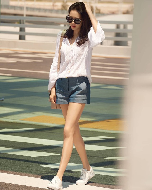 Son Ye Jin toàn mặc đồ siêu đơn giản ra sân bay, nhưng kỳ lạ là luôn đẹp và chuẩn mốt- Ảnh 6.