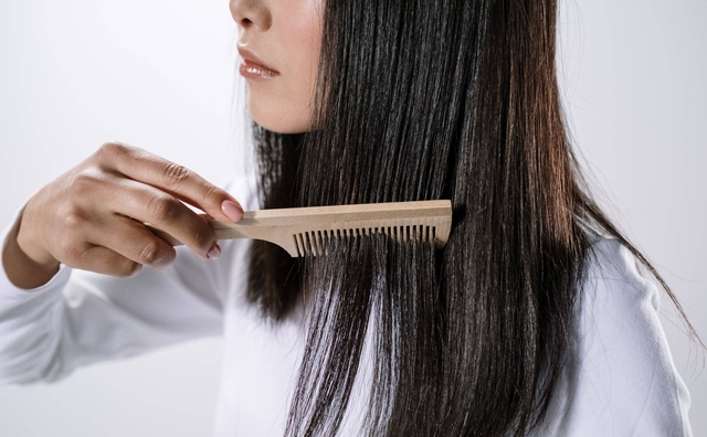 Không cầu kì hay tốn kém, phương pháp này của Đông y chỉ tốn 5 phút mỗi ngày mà ngừa được tóc rụng- Ảnh 4.
