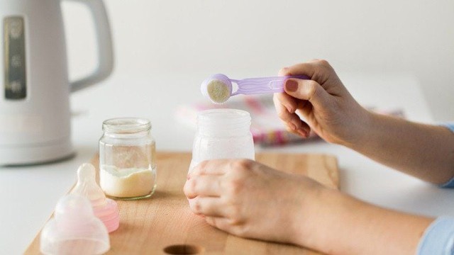 Con cứ đến bữa cơm là lắc đầu lia lịa, lỗi có phải tại sữa?- Ảnh 4.