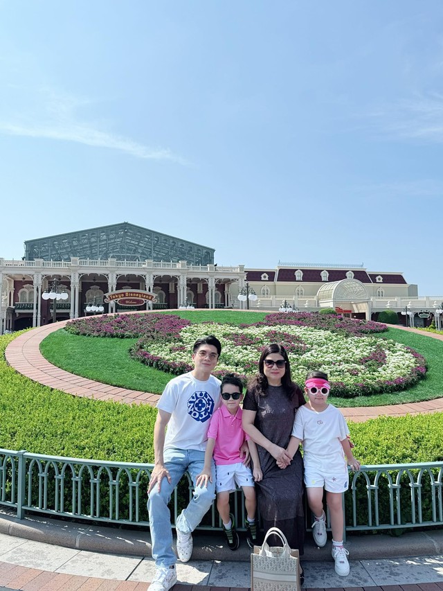 Điều ít biết về cuộc sống của 4 "cậu ấm, cô chiêu" cháu bầu Hiển, con gái Đỗ Mỹ Linh liệu có khác biệt?- Ảnh 2. Điều ít biết về cuộc sống của 4 "cậu ấm, cô chiêu" cháu bầu Hiển, con gái Đỗ Mỹ Linh liệu có khác biệt?- Ảnh 2.