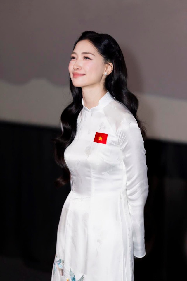 Hòa Minzy thẳng thắn đáp trả khi bị yêu cầu ngưng hát nhạc đỏ- Ảnh 5. Hòa Minzy thẳng thắn đáp trả khi bị yêu cầu ngưng hát nhạc đỏ- Ảnh 5.