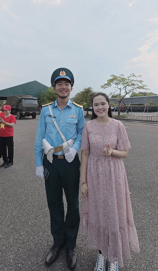 Tiểu thư Quỳnh Anh lên đồ như công chúa cùng Duy Mạnh đi đu chiến sĩ 80, khoe ảnh "thắng đời 1-0"- Ảnh 3.
