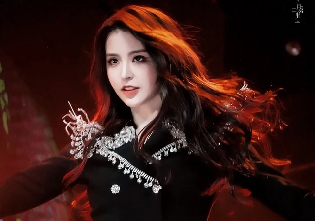 Mỹ nhân có tỷ lệ khuôn mặt đẹp nhất showbiz gây bão với ngoại hình sốc, soi visual mới thấy giải nghệ là quá đúng- Ảnh 2.