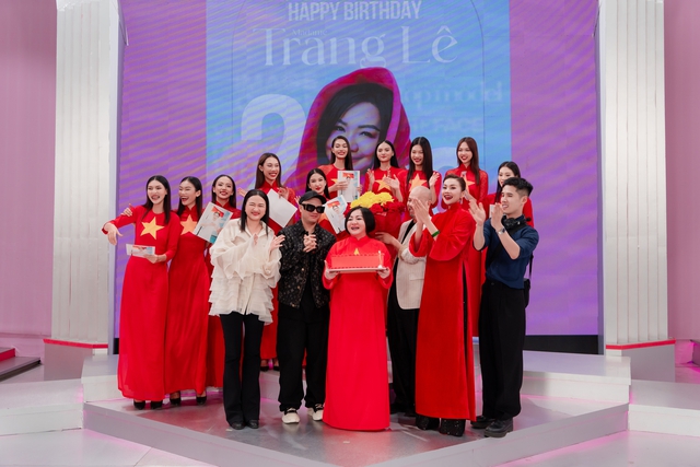 NTK Đức Hùng ngồi ghế Giám khảo khách mời tập đặc biệt Vietnam’s Next Top Model kỷ niệm Quốc khánh 2/9- Ảnh 4.