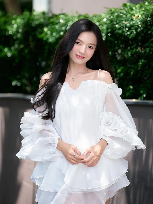 Mỹ nhân Mưa Đỏ hát chơi chơi ca khúc hot nhất 2/9 mà được khen tới tấp, visual trời sinh một cặp với nam chính- Ảnh 3.