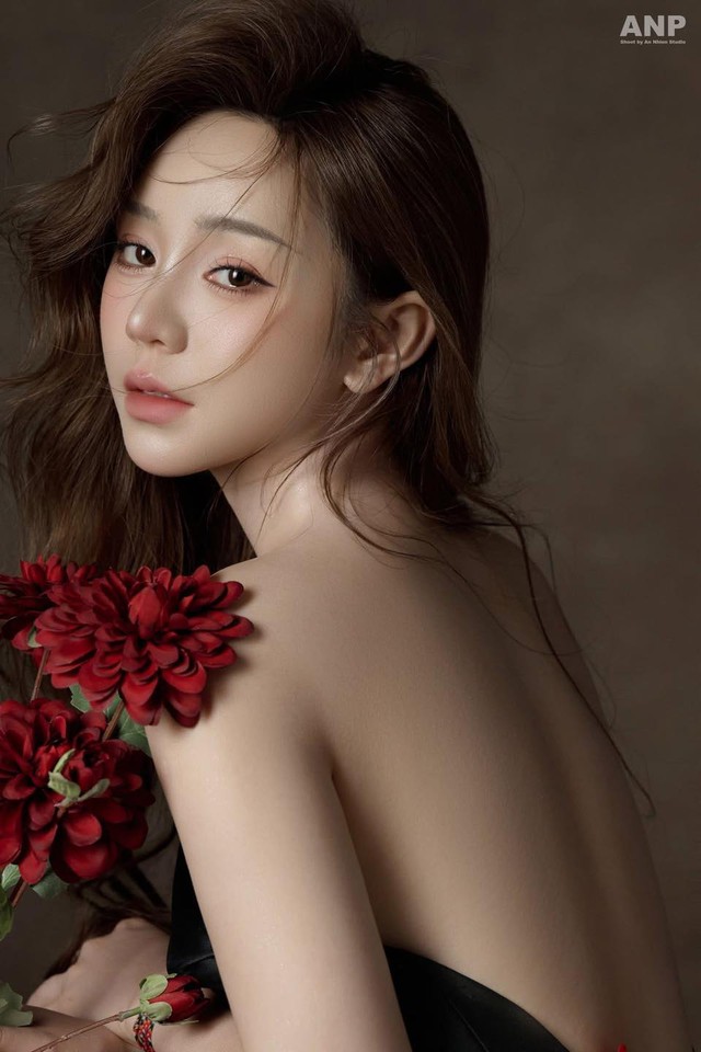 Quỳnh Kool diện nội y, khoe trọn lưng trần trong bộ ảnh "đốn tim" fan- Ảnh 4. Quỳnh Kool diện nội y, khoe trọn lưng trần trong bộ ảnh "đốn tim" fan- Ảnh 4.