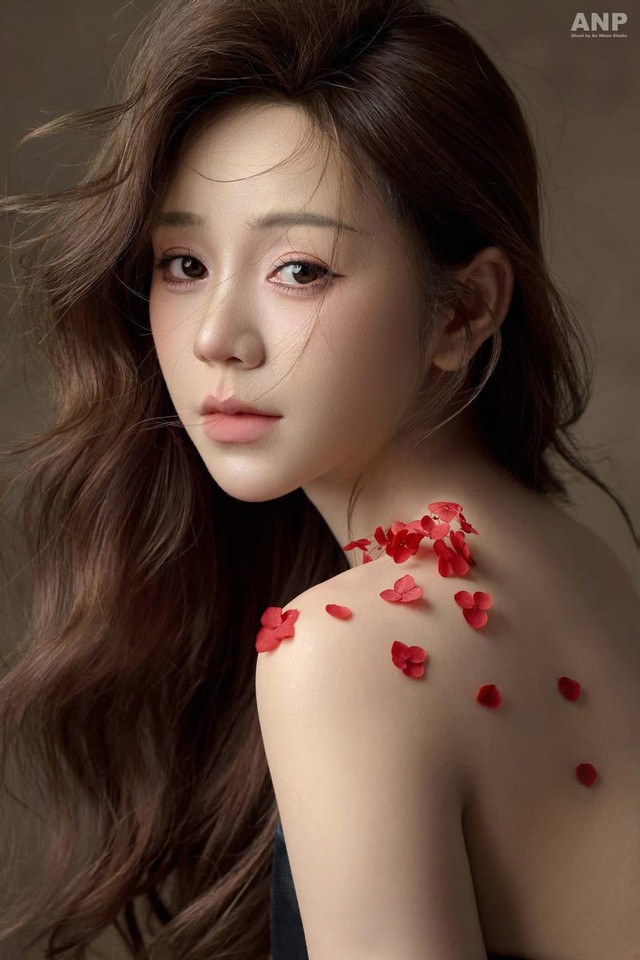 Quỳnh Kool diện nội y, khoe trọn lưng trần trong bộ ảnh "đốn tim" fan- Ảnh 5. Quỳnh Kool diện nội y, khoe trọn lưng trần trong bộ ảnh "đốn tim" fan- Ảnh 5.
