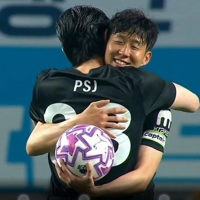 Son Heung-min bật khóc nức nở ngày chia tay Tottenhamm, tài tử Park Seo Joon đến ôm bạn thân an ủi- Ảnh 9.