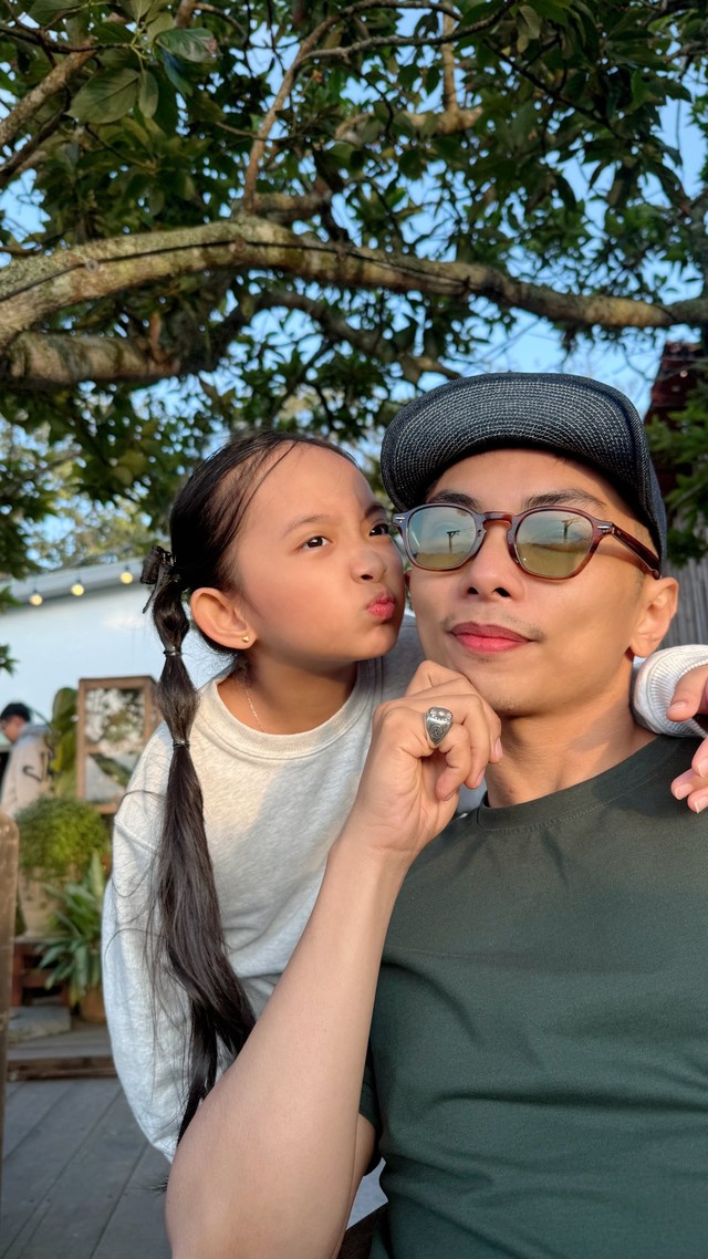 Một câu nói của con gái Khánh Thi tiết lộ góc khuất "đau lòng" khi làm con của Phan Hiển và nữ hoàng dancesport- Ảnh 1.