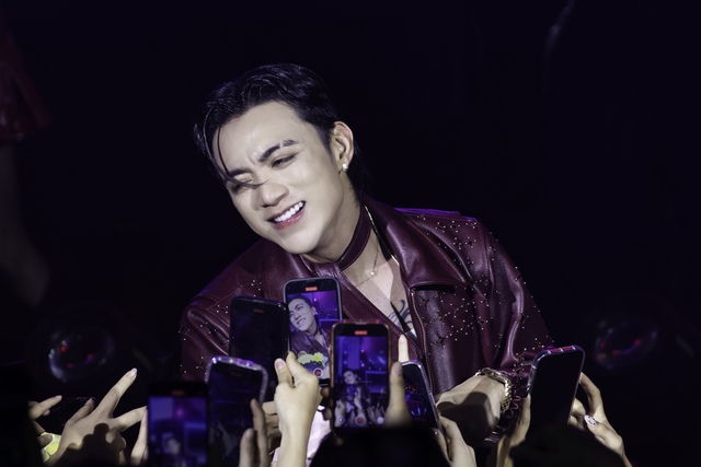 SOOBIN dạo này: Visual gây "sát thương cao", đi tới đâu fan mắc cỡ tới đó!- Ảnh 5.