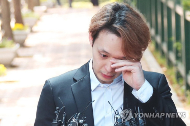 Park Yoochun tái xuất với ngoại hình gây hoảng hốt: "Thần phương Đông 1 thời sao lại trông thế này?"- Ảnh 7. Park Yoochun tái xuất với ngoại hình gây hoảng hốt: "Thần phương Đông 1 thời sao lại trông thế này?"- Ảnh 7.