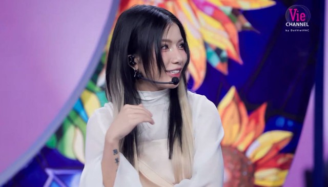 Em Xinh LyHan bị bạn sống chung nhà "bóc" tính cách thật- Ảnh 1. Em Xinh LyHan bị bạn sống chung nhà "bóc" tính cách thật- Ảnh 1.