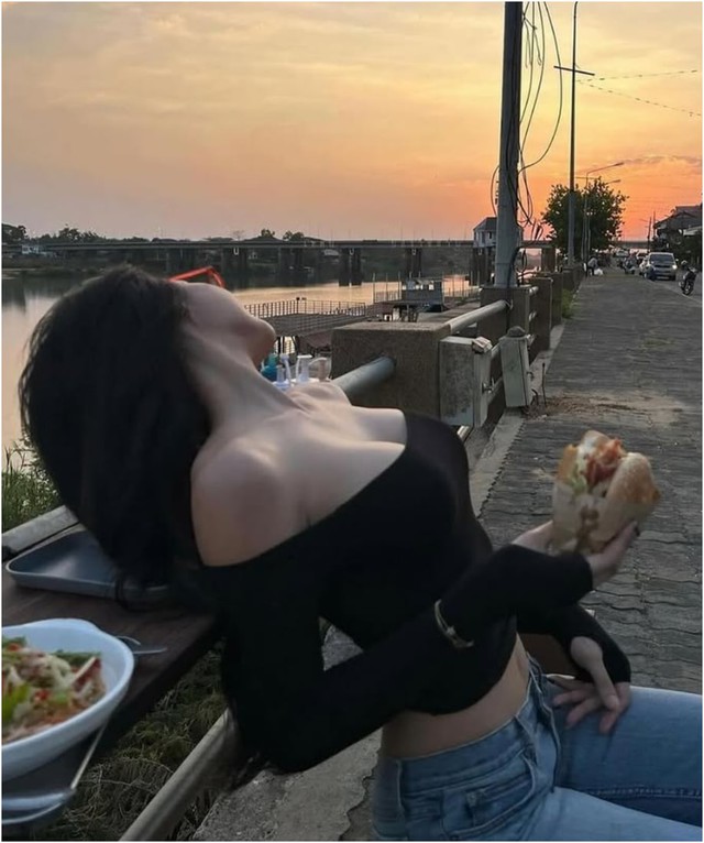 Cùng check-in với bầu trời, hai gái xinh khơi mào "đại chiến"- Ảnh 3.