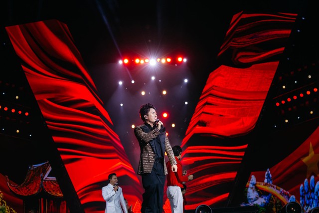 Vbiz có 1 sao nam cực đắt show dịp Đại lễ 2/9:
Được gọi là "máy hát", phủ sóng các chương trình chính luận- Ảnh 2. Vbiz có 1 sao nam cực đắt show dịp Đại lễ 2/9:
Được gọi là "máy hát", phủ sóng các chương trình chính luận- Ảnh 2.