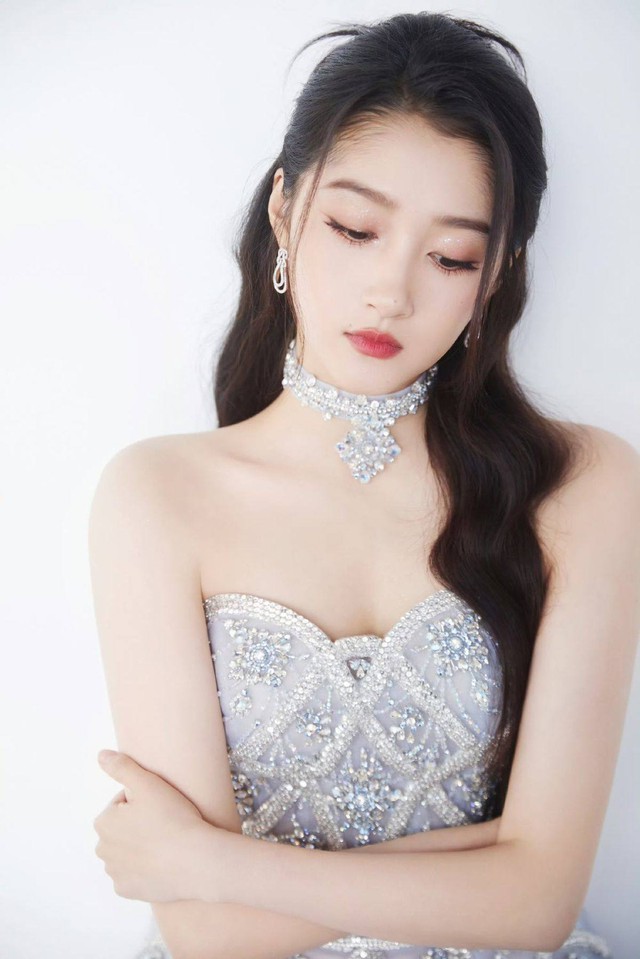 Lộc Hàm - Quan Hiểu Đồng "ngó lơ nhau" trong ngày Lễ Tình nhân: Ngôn tình Cbiz “toang” thật rồi?- Ảnh 5. Lộc Hàm - Quan Hiểu Đồng "ngó lơ nhau" trong ngày Lễ Tình nhân: Ngôn tình Cbiz “toang” thật rồi?- Ảnh 5.