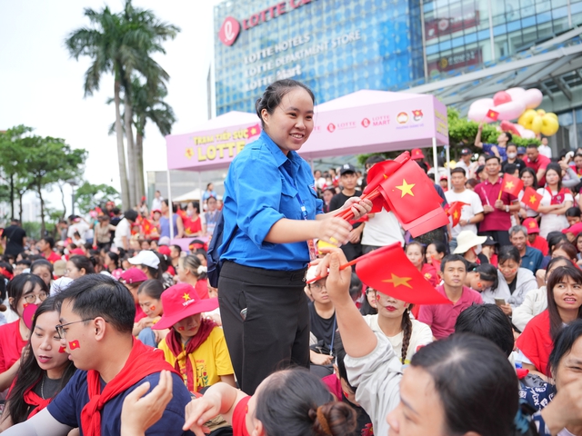 Lotte miễn phí 5000 phần quà cho người dân theo dõi duyệt binh Quốc Khánh 2/9- Ảnh 2.
