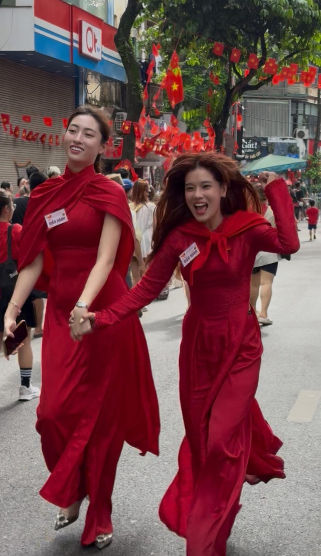 Khối nghệ sĩ thi nhau "chạy marathon" giữa tổng duyệt, ai chứng kiến cũng phải bật cười: Chuyện gì đây?- Ảnh 5. Khối nghệ sĩ thi nhau "chạy marathon" giữa tổng duyệt, ai chứng kiến cũng phải bật cười: Chuyện gì đây?- Ảnh 5.
