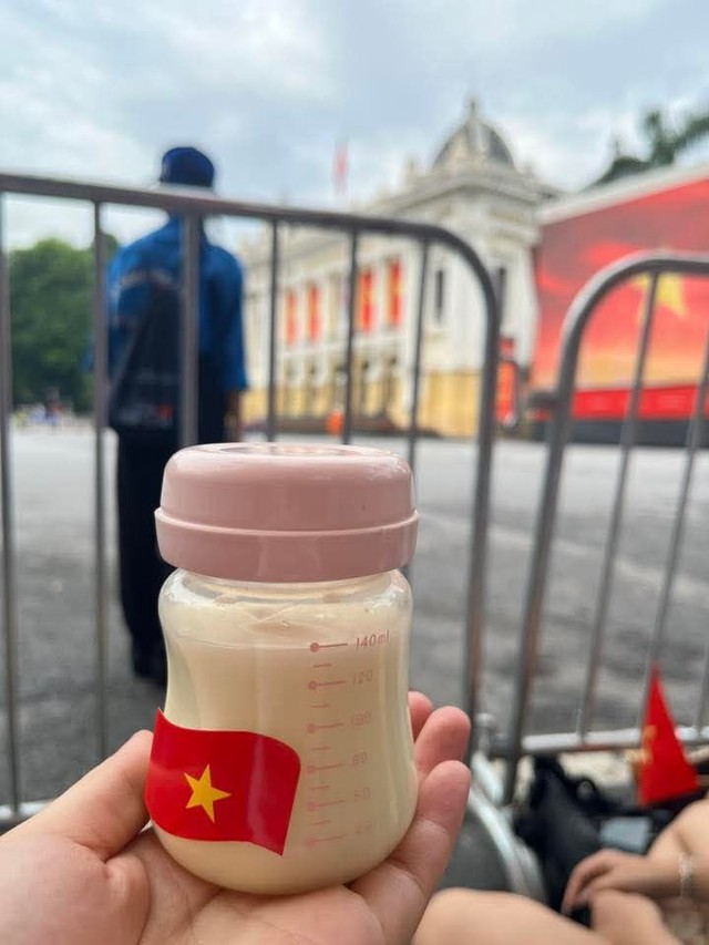 Hội "mẹ bò sữa" tạo trend khó ai làm lại và chắc chỉ có 1 lần trong đời khi đi đu A80- Ảnh 2. Hội "mẹ bò sữa" tạo trend khó ai làm lại và chắc chỉ có 1 lần trong đời khi đi đu A80- Ảnh 2.