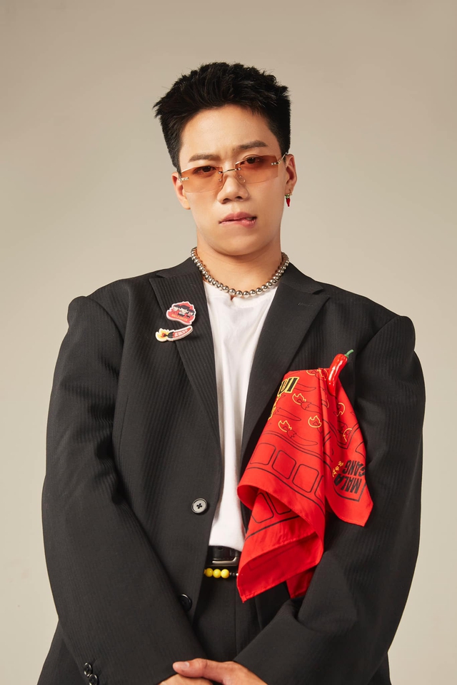 Người ăn rắn trong Mưa đỏ: Ngoài đời giao diện "boy phố" chạy hệ điều hành xịn đét- Ảnh 7.
