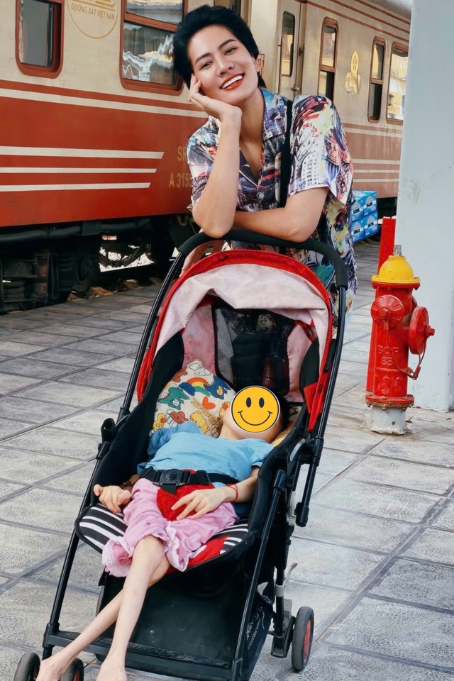 Con gái nữ diễn viên Vbiz bị bại não: Nhiễm khuẩn từ trong bụng mẹ, 14 tuổi như bé sơ sinh- Ảnh 3.