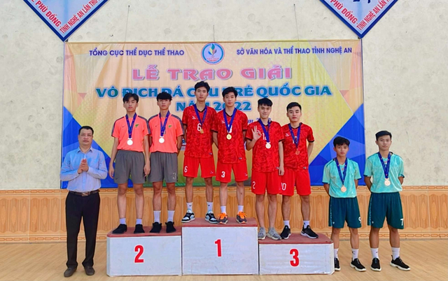 Người ăn rắn trong Mưa đỏ: Ngoài đời giao diện "boy phố" chạy hệ điều hành xịn đét- Ảnh 4.